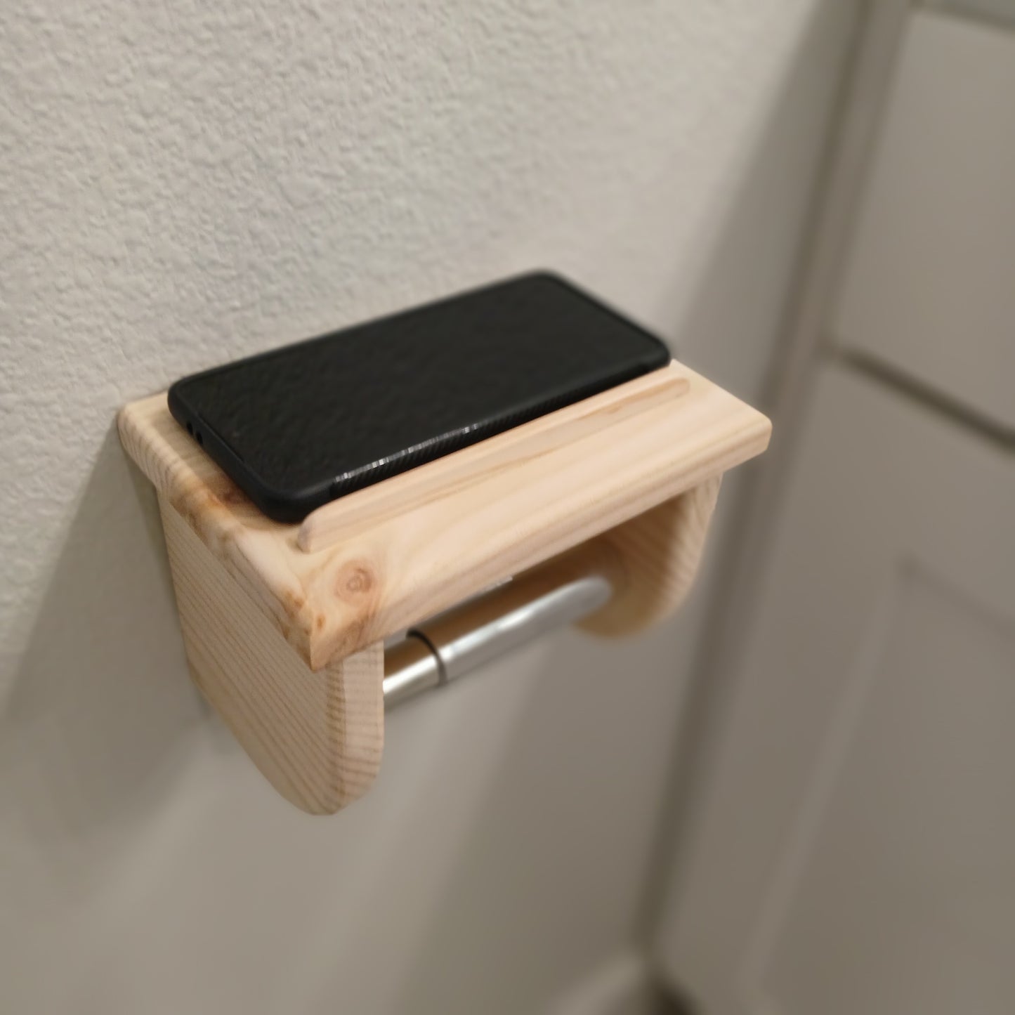 Toilet tissue dispenser shelf
