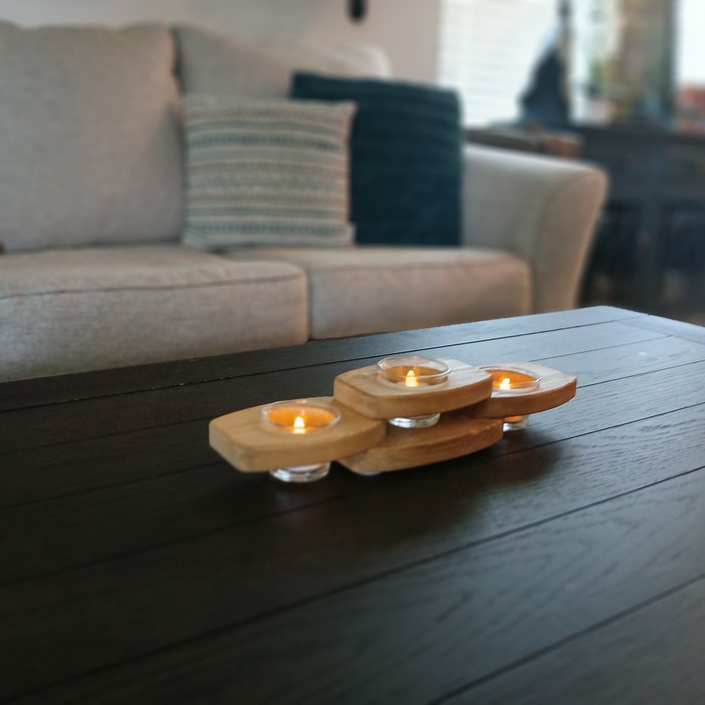 Tea light candle holder