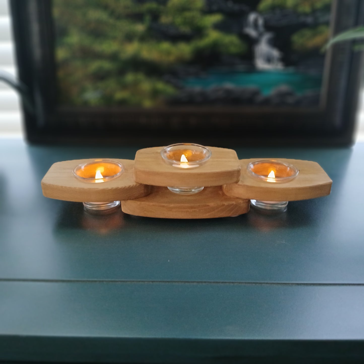 Tea light candle holder