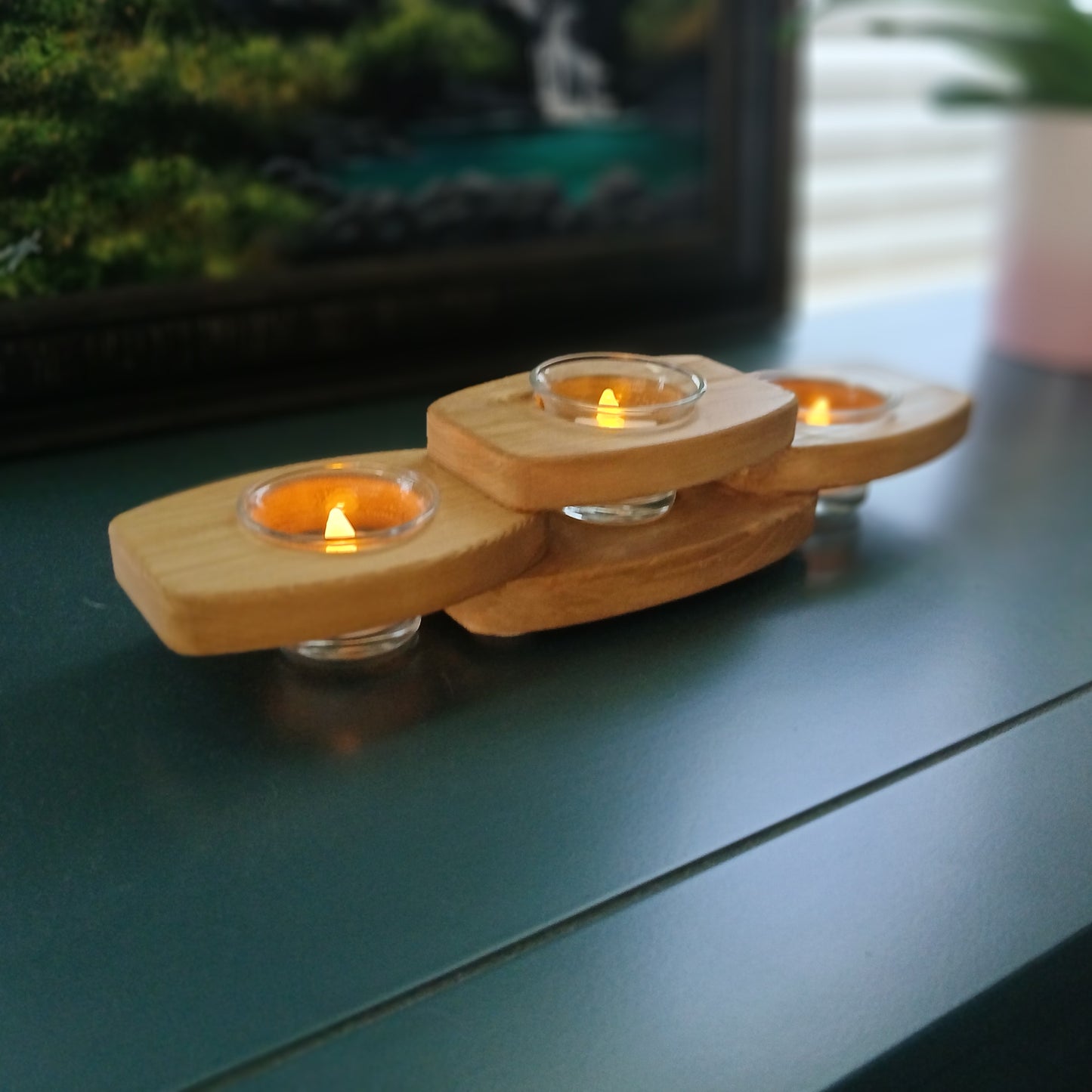 Tea light candle holder