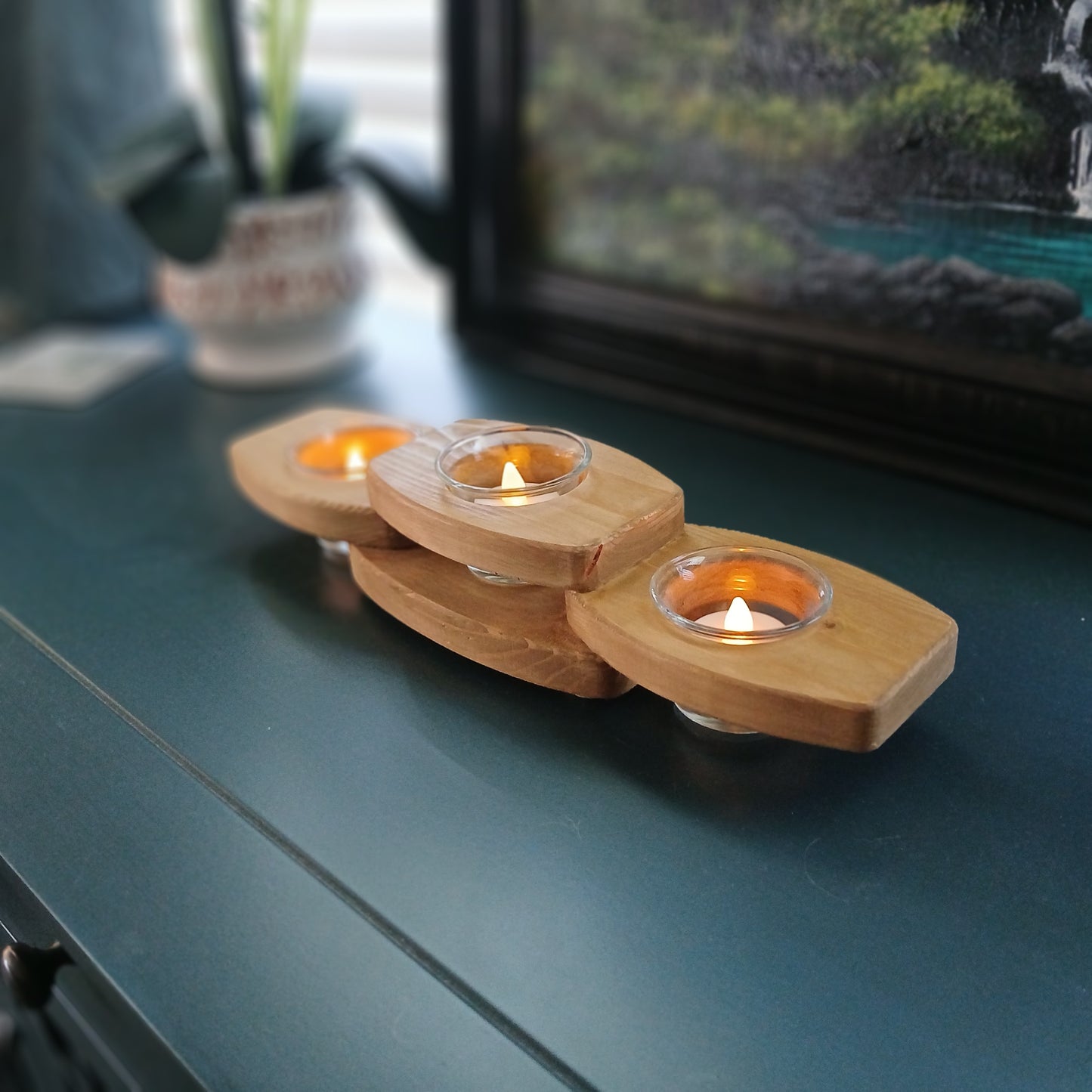 Tea light candle holder
